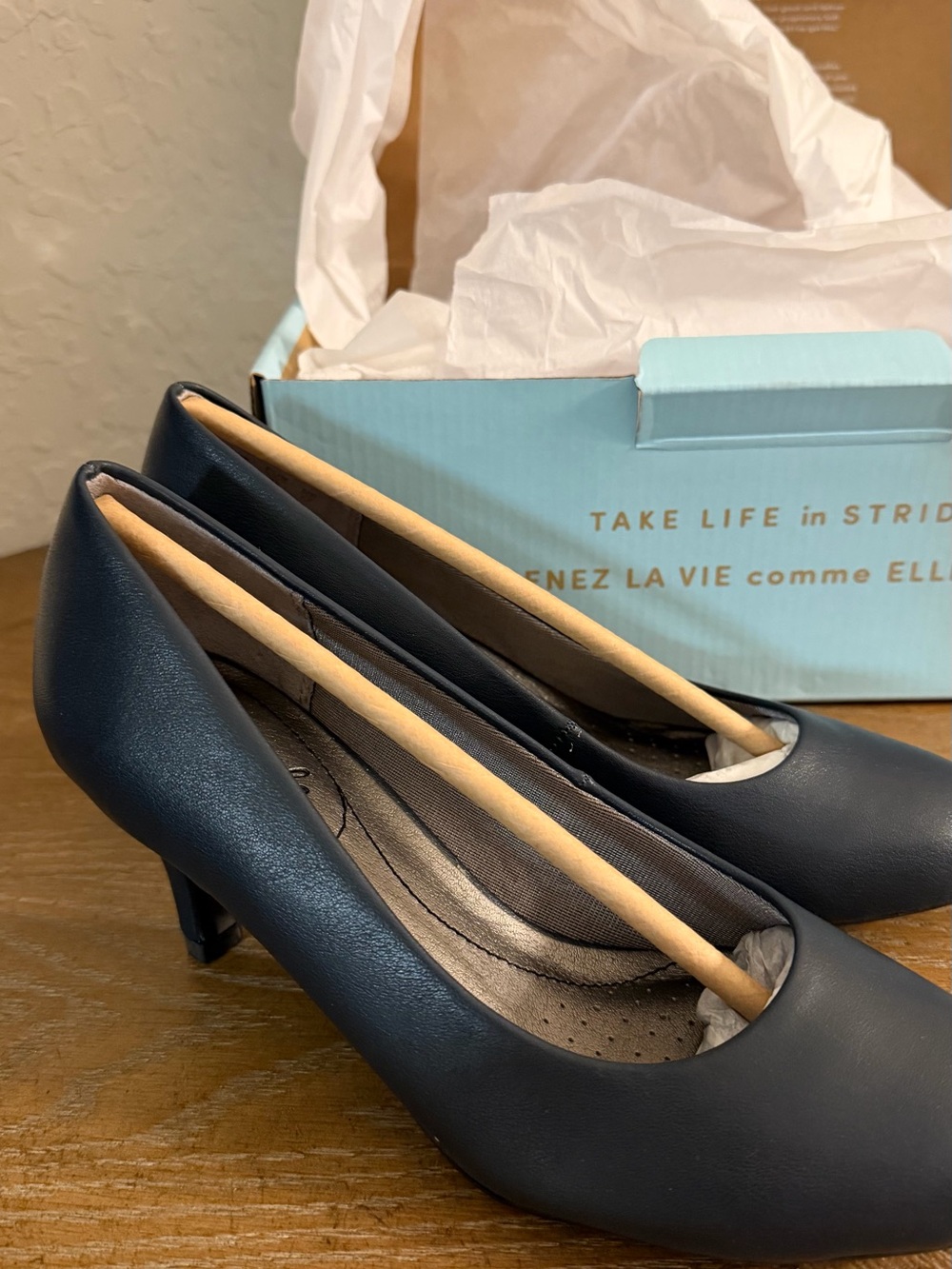 Life Stride Navy Mid-Heel Dress Pumps